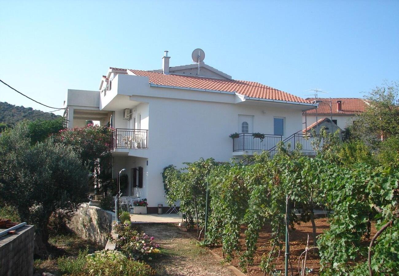 Apartment Slaven Vinišće Екстериор снимка